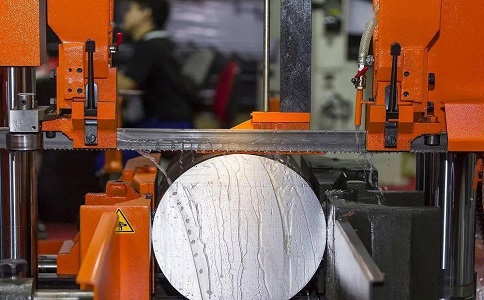 丹棱立式金属带锯床切削出现跑带故障解决方法！